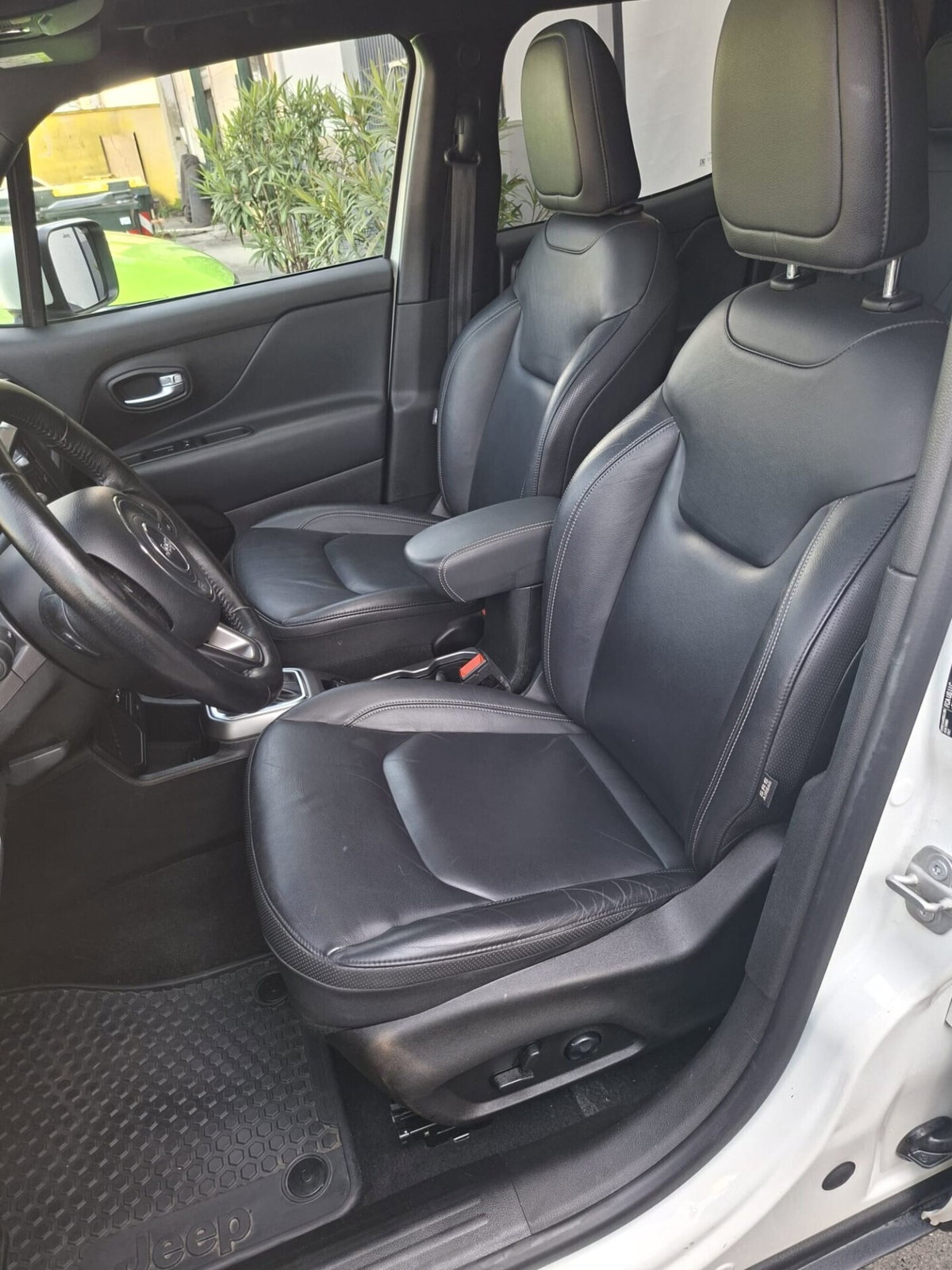 Jeep Renegade 1.3 T4 DDCT S (6)