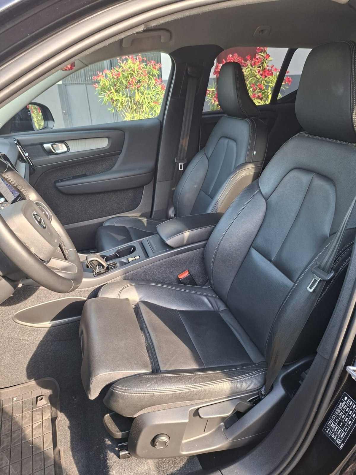 Volvo XC40 B3 automatico Core N1 (11)