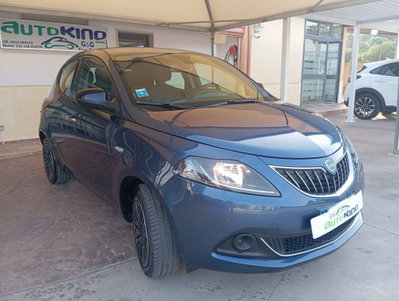 Lancia Ypsilon 1.0 FireFly 5 porte S&S Hybrid Silver Plus usata