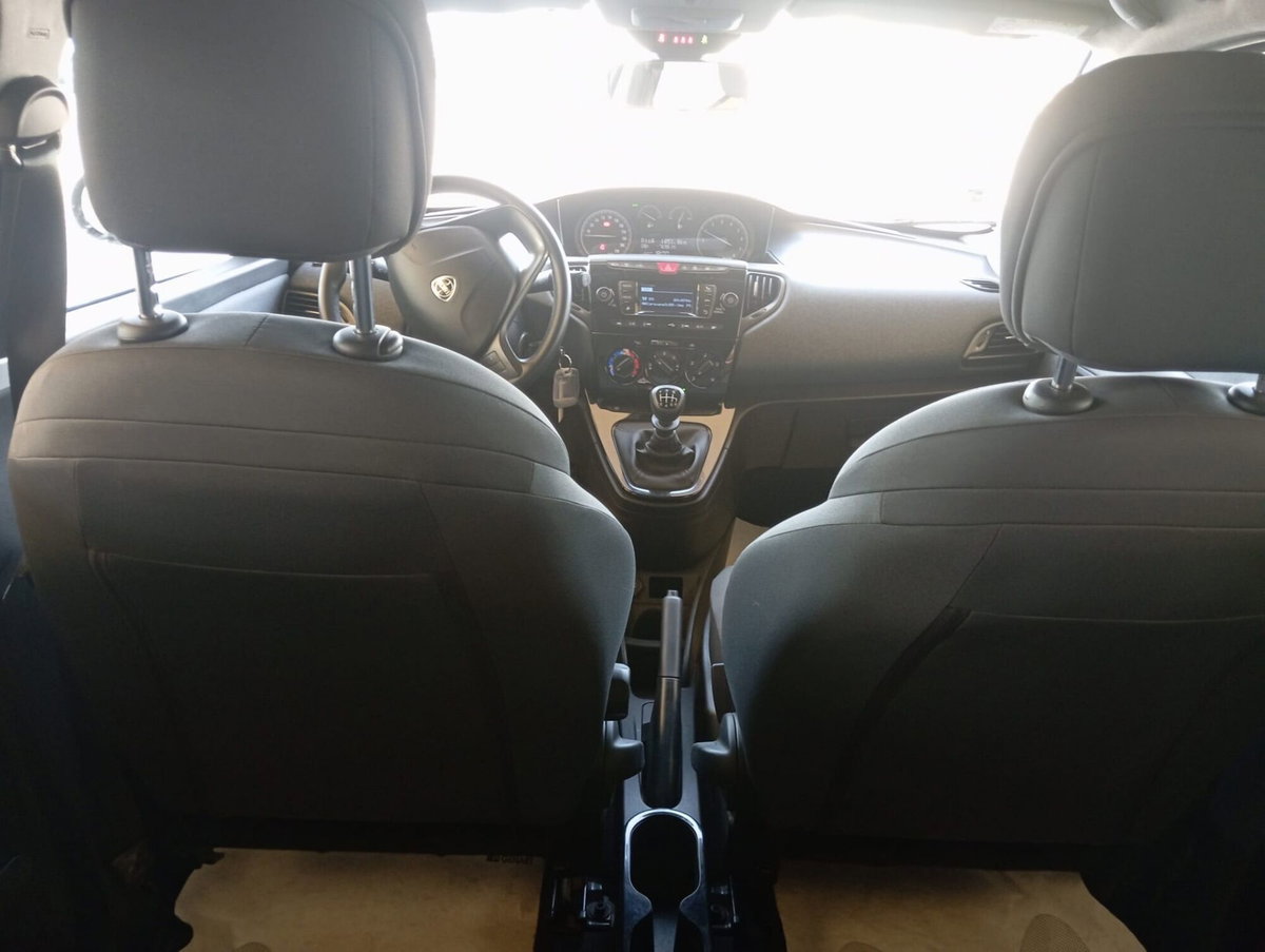 Lancia Ypsilon 1.0 FireFly 5 porte S&S Hybrid Silver Plus (13)