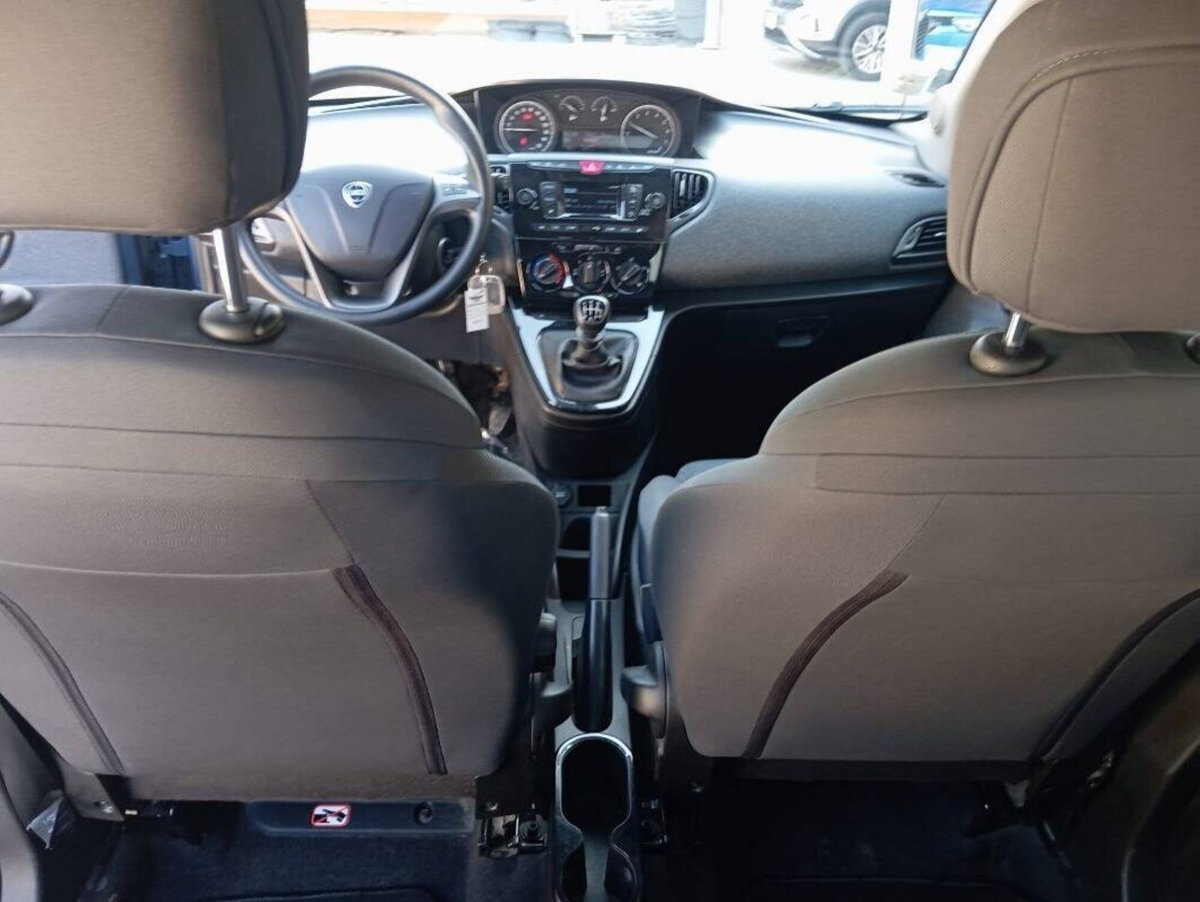 Lancia Ypsilon 1.0 FireFly 5 porte S&S Hybrid Silver Plus (14)