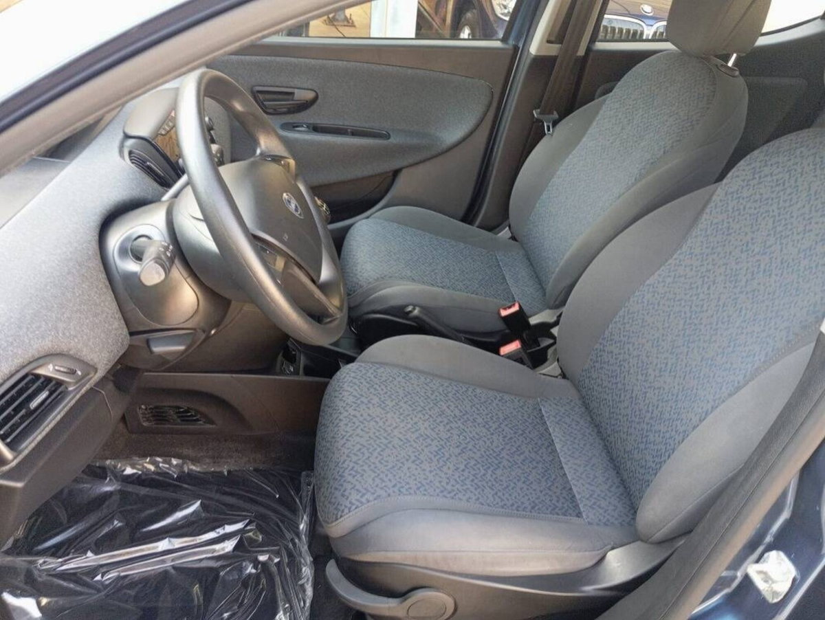 Lancia Ypsilon 1.0 FireFly 5 porte S&S Hybrid Silver Plus (19)