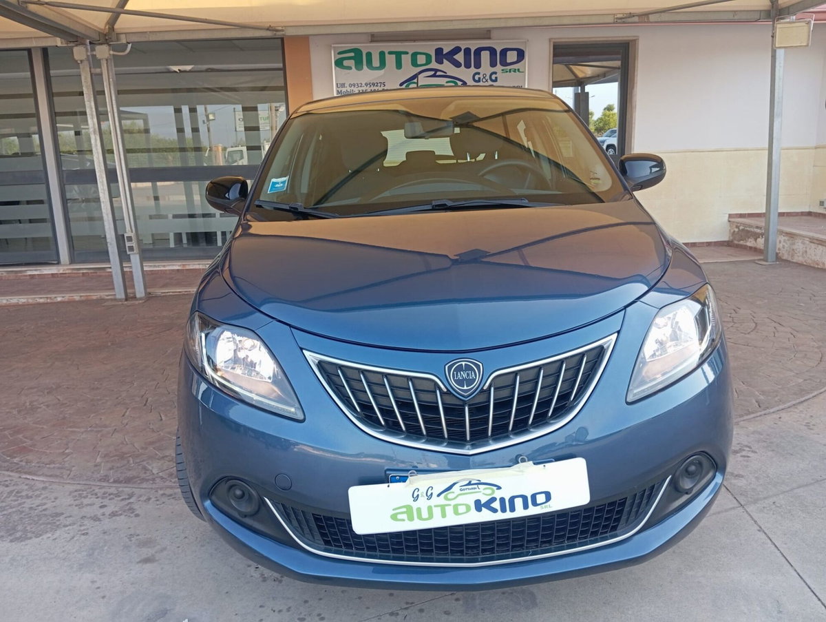 Lancia Ypsilon 1.0 FireFly 5 porte S&S Hybrid Silver Plus (2)