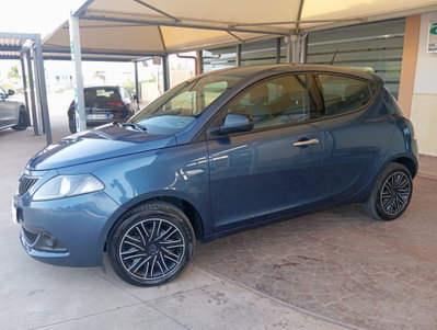 Lancia Ypsilon 1.0 FireFly 5 porte S&S Hybrid Silver Plus (4)