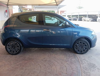 Lancia Ypsilon 1.0 FireFly 5 porte S&S Hybrid Silver Plus (8)