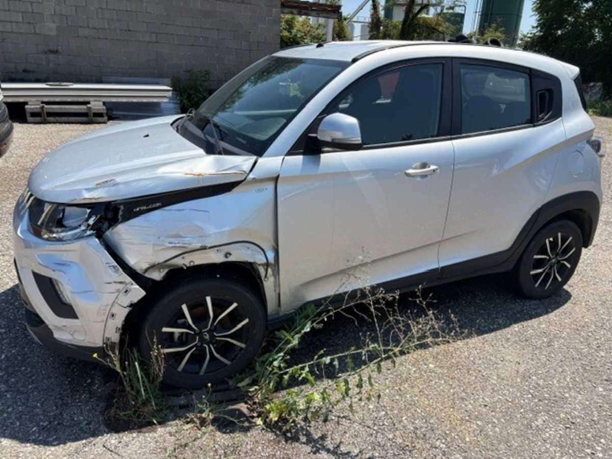 Mahindra KUV100 1.2 K8 (3)