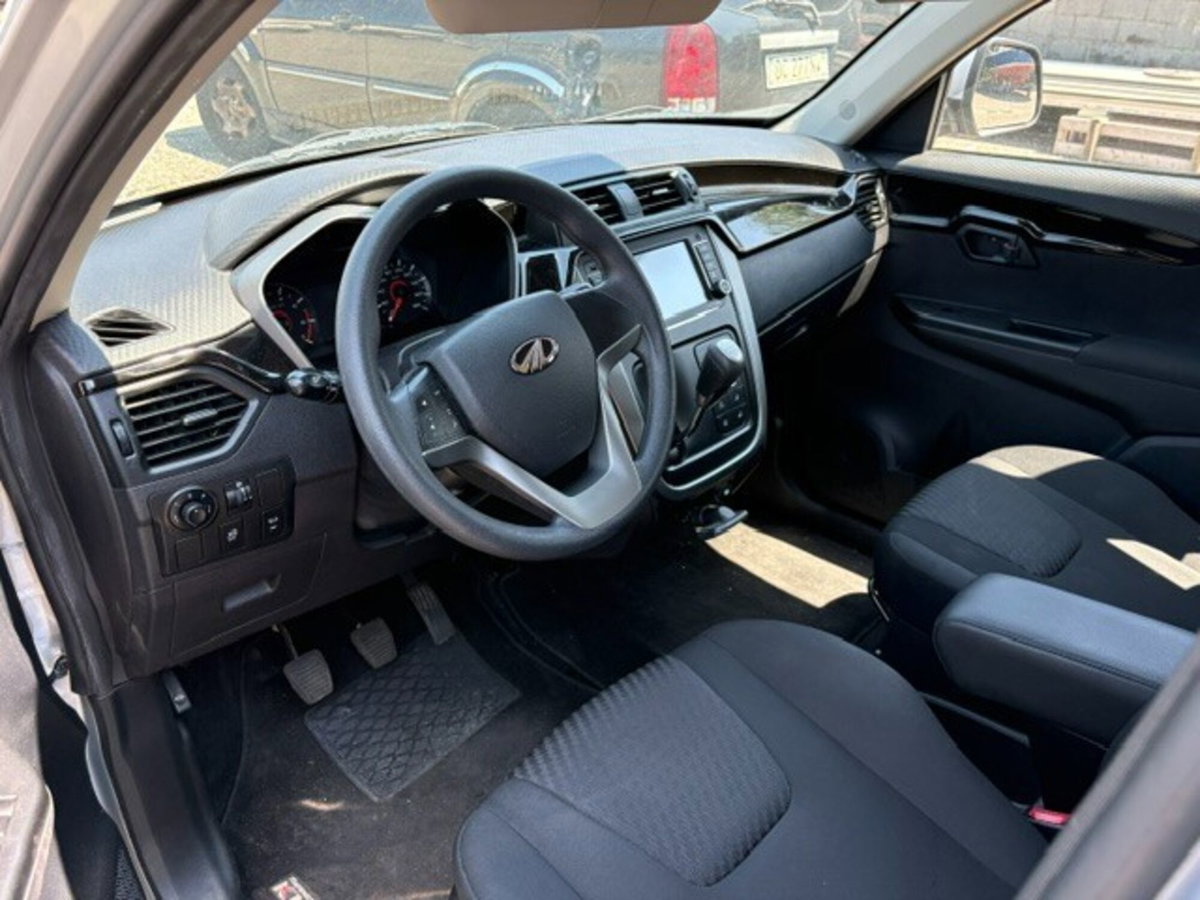 Mahindra KUV100 1.2 K8 (4)