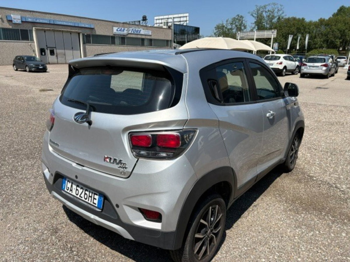 Mahindra KUV100 1.2 K8 (8)
