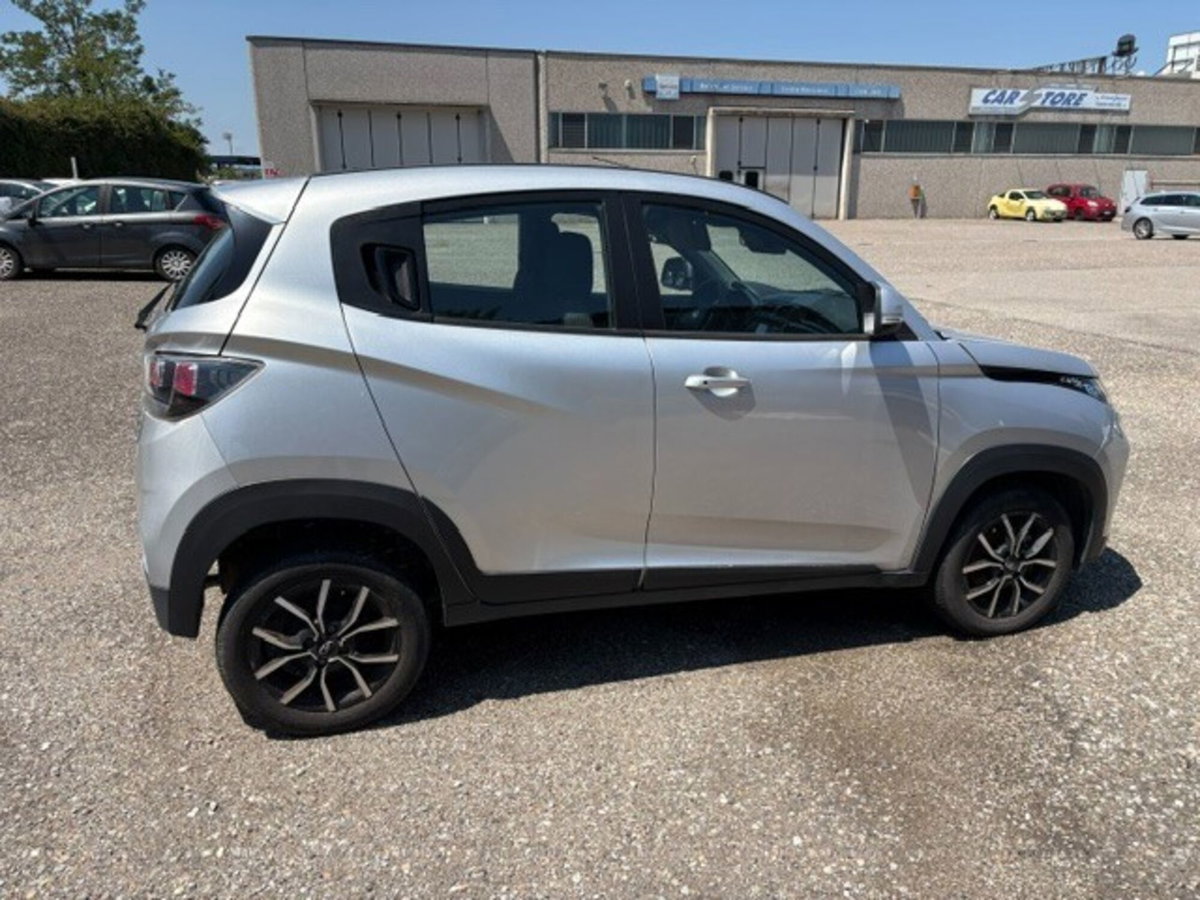 Mahindra KUV100 1.2 K8 (9)