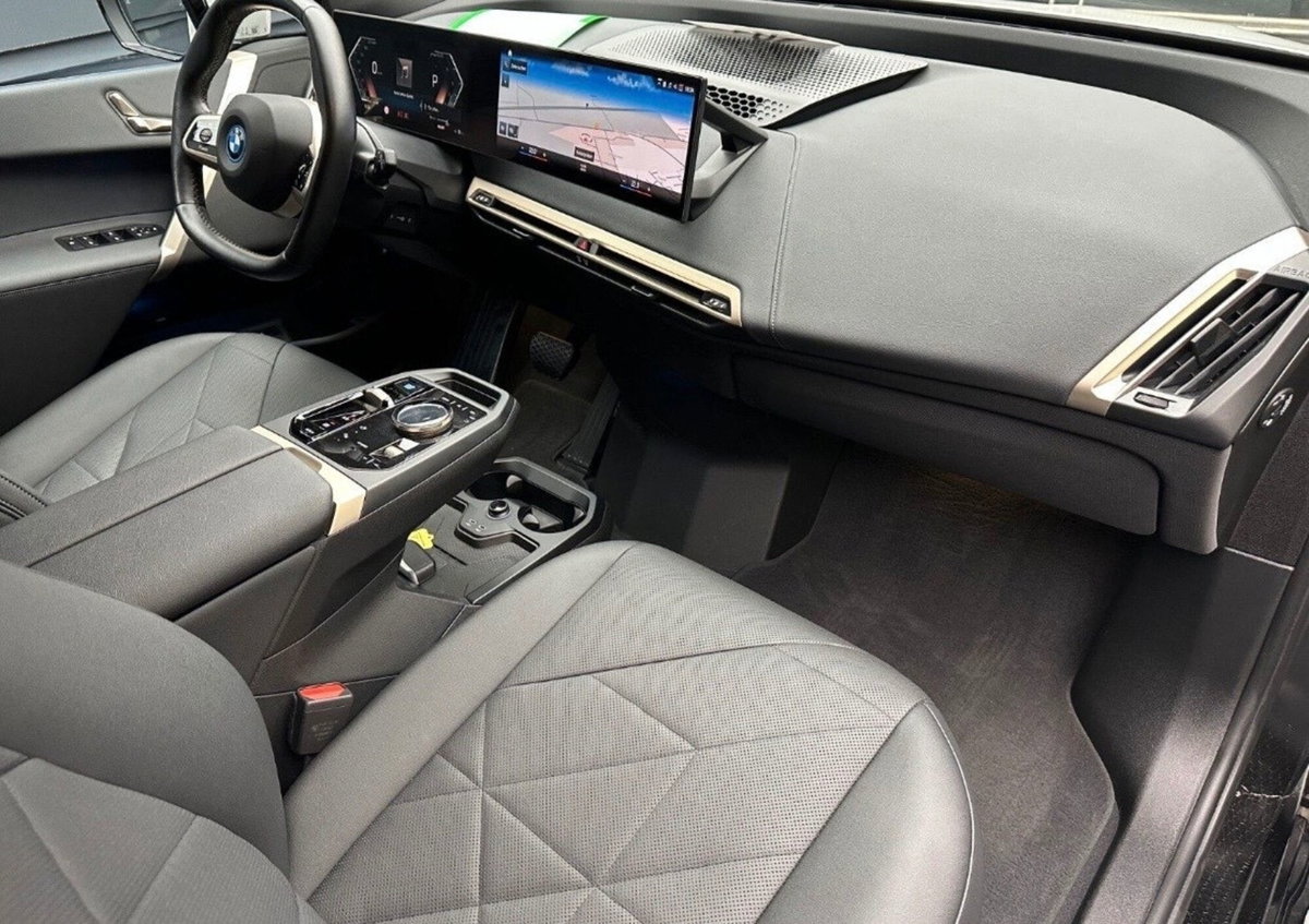 BMW iX xdrive50 pacchetto sportivo (10)