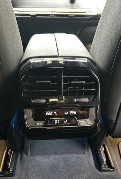 BMW iX xdrive50 pacchetto sportivo (7)