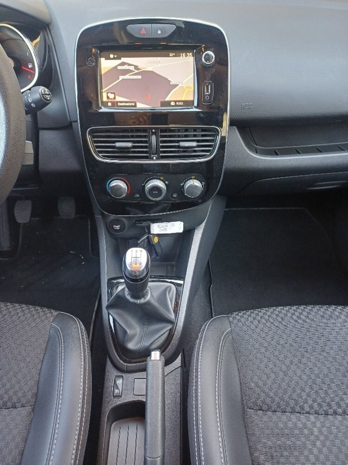 Renault Clio dCi 8V 75 CV 5 porte Moschino Zen (10)