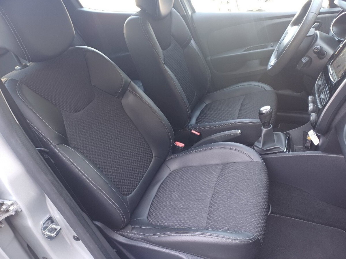 Renault Clio dCi 8V 75 CV 5 porte Moschino Zen (13)