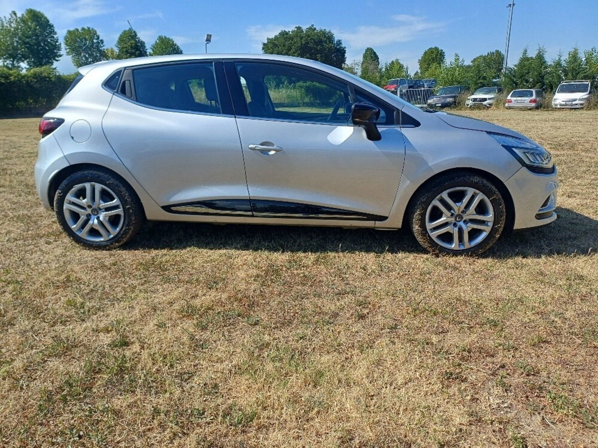 Renault Clio dCi 8V 75 CV 5 porte Moschino Zen (3)