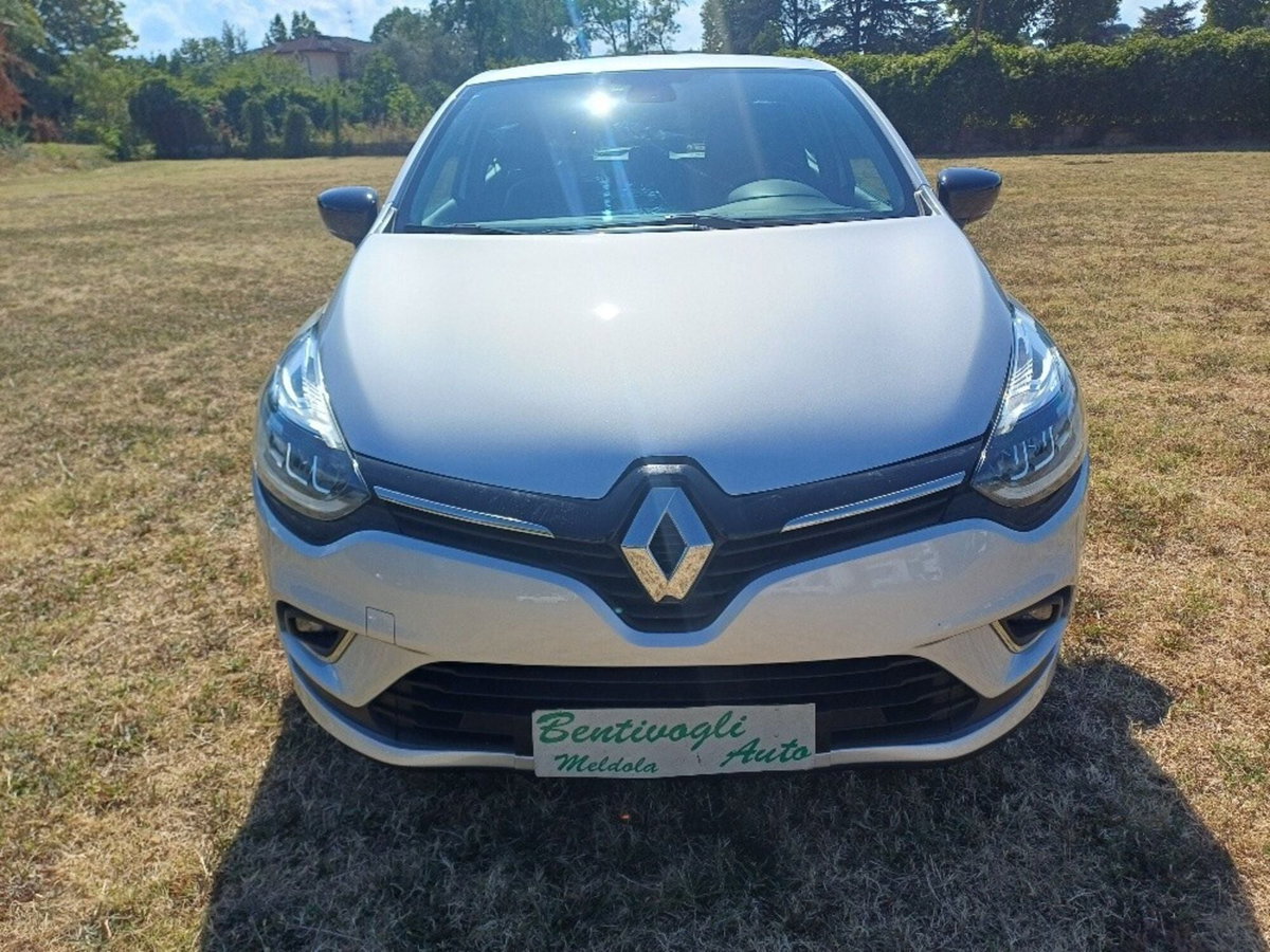 Renault Clio dCi 8V 75 CV 5 porte Moschino Zen (4)