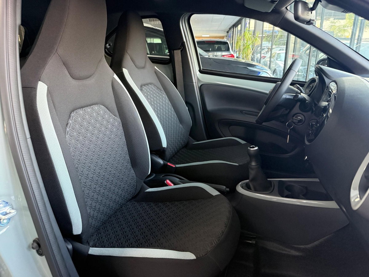 Toyota Aygo X 1.0 VVT-i 72 CV 5 porte Limited Air (10)