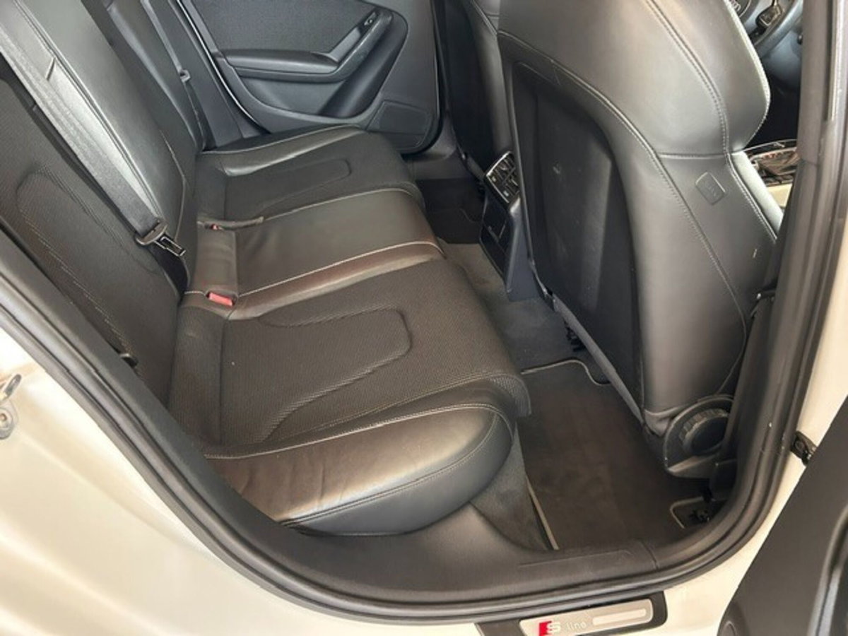 Audi A4 Avant 2.0 TDI 177CV mult. Business (11)