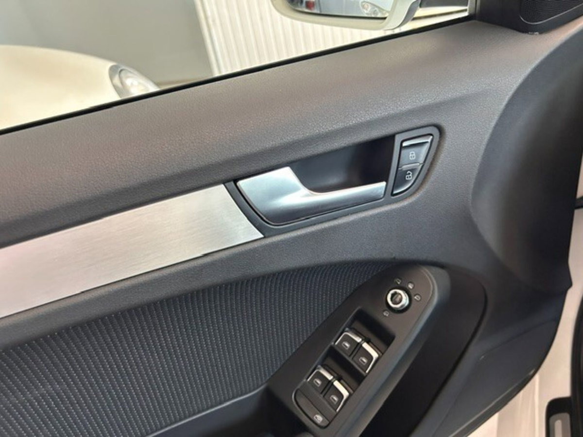 Audi A4 Avant 2.0 TDI 177CV mult. Business (7)