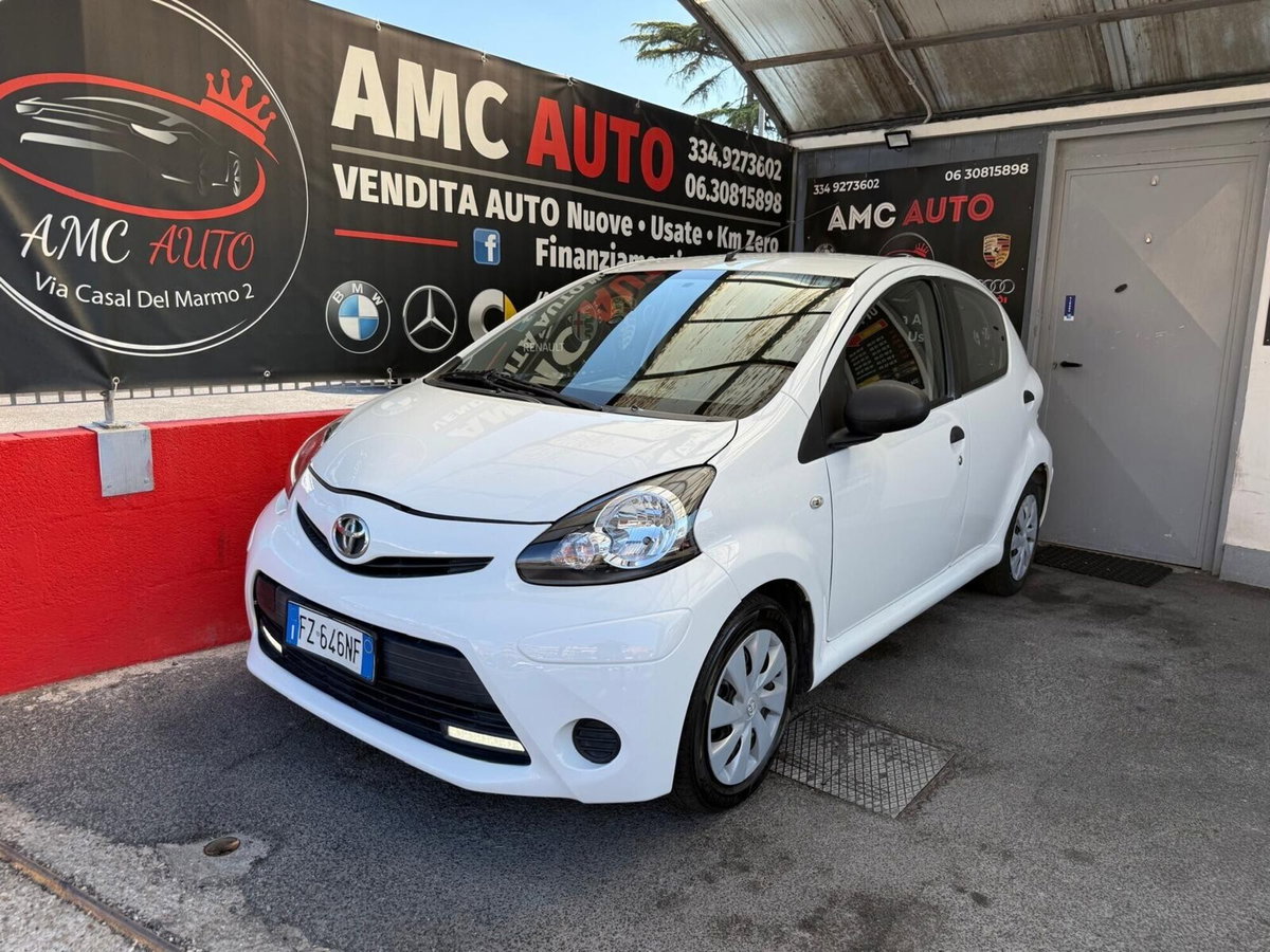 Toyota Aygo 1.0 12V VVT-i 5 porte Lounge Connect (2)