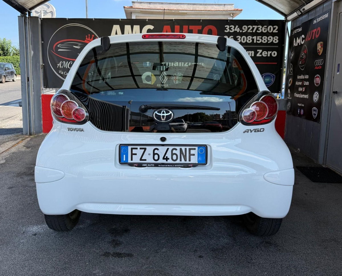 Toyota Aygo 1.0 12V VVT-i 5 porte Lounge Connect (3)