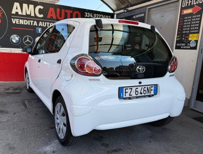 Toyota Aygo 1.0 12V VVT-i 5 porte Lounge Connect (4)