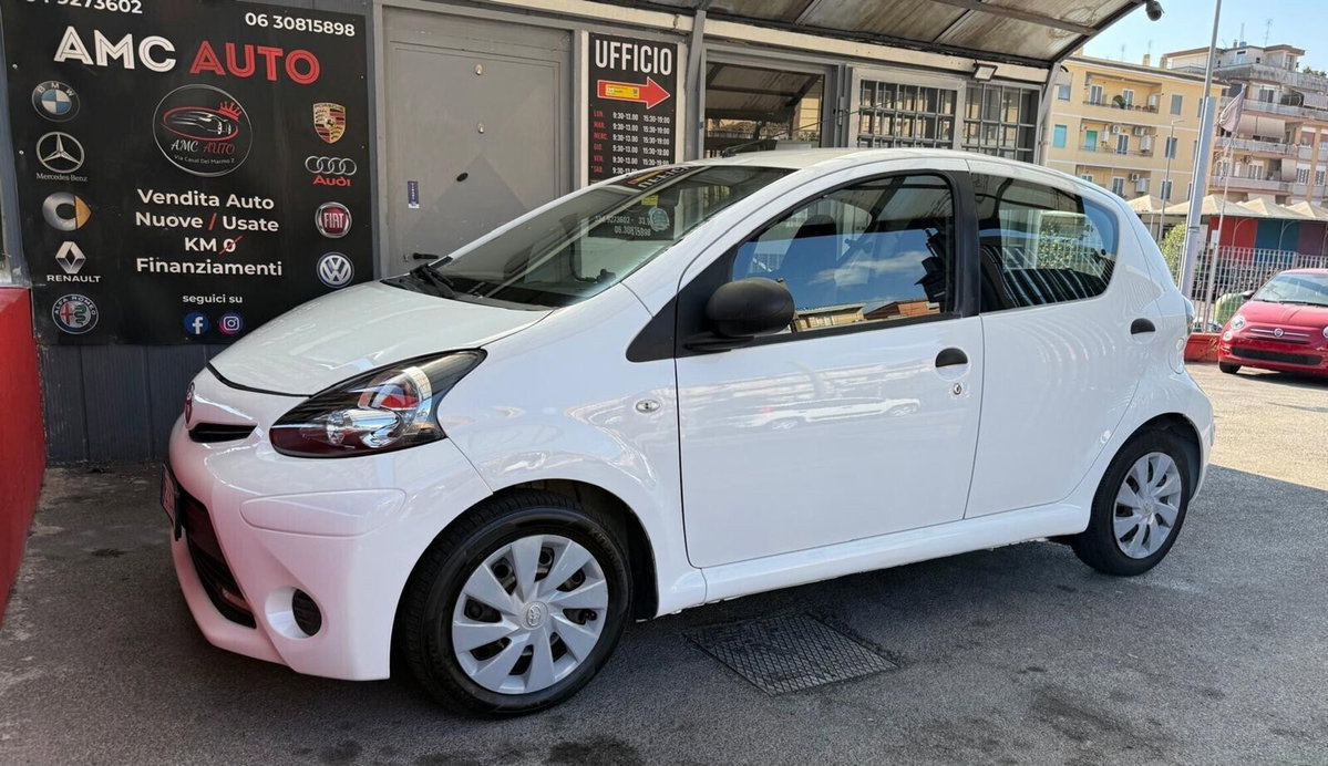 Toyota Aygo 1.0 12V VVT-i 5 porte Lounge Connect (5)