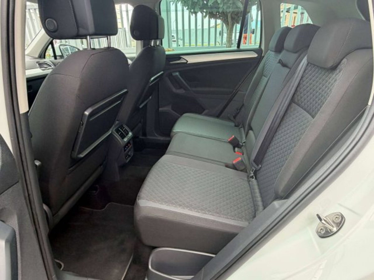 Volkswagen Tiguan 2.0 tdi R-Line 150cv dsg (6)