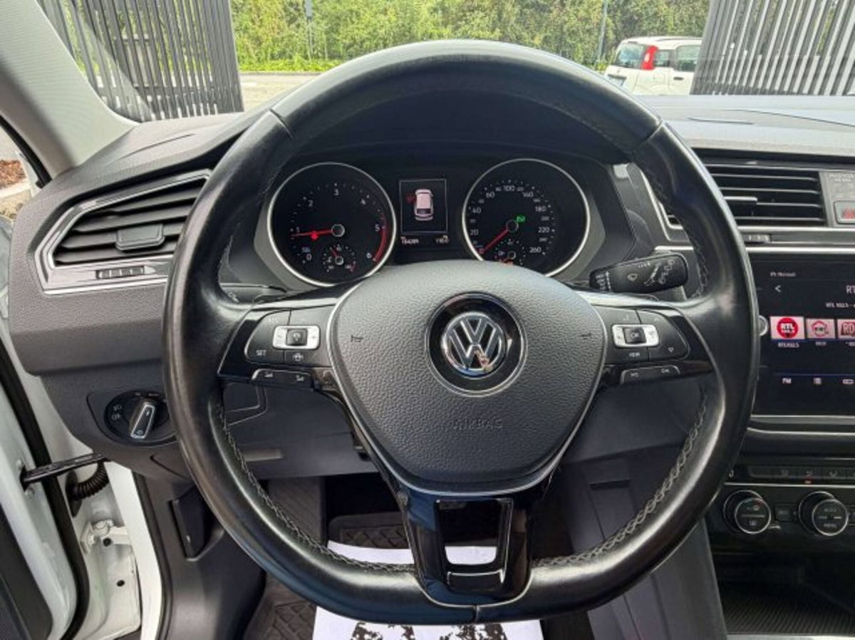 Volkswagen Tiguan 2.0 tdi R-Line 150cv dsg (9)