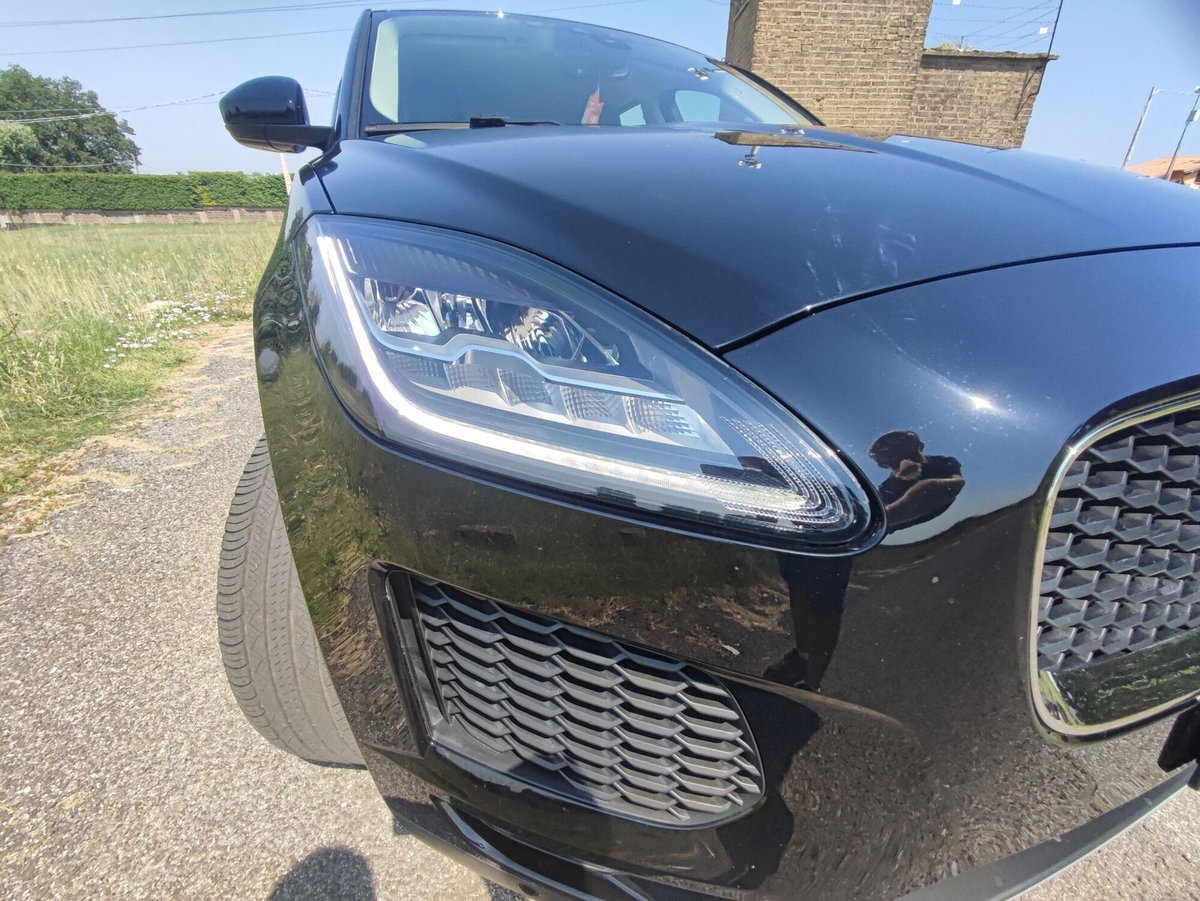 Jaguar E-Pace 2.0D 150 CV AWD aut. R-Dynamic (3)