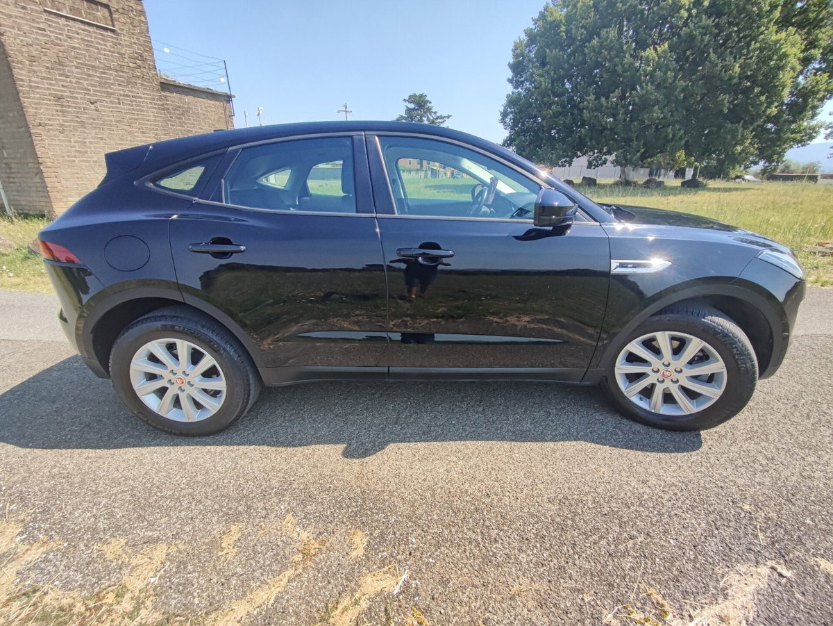 Jaguar E-Pace 2.0D 150 CV AWD aut. R-Dynamic (6)