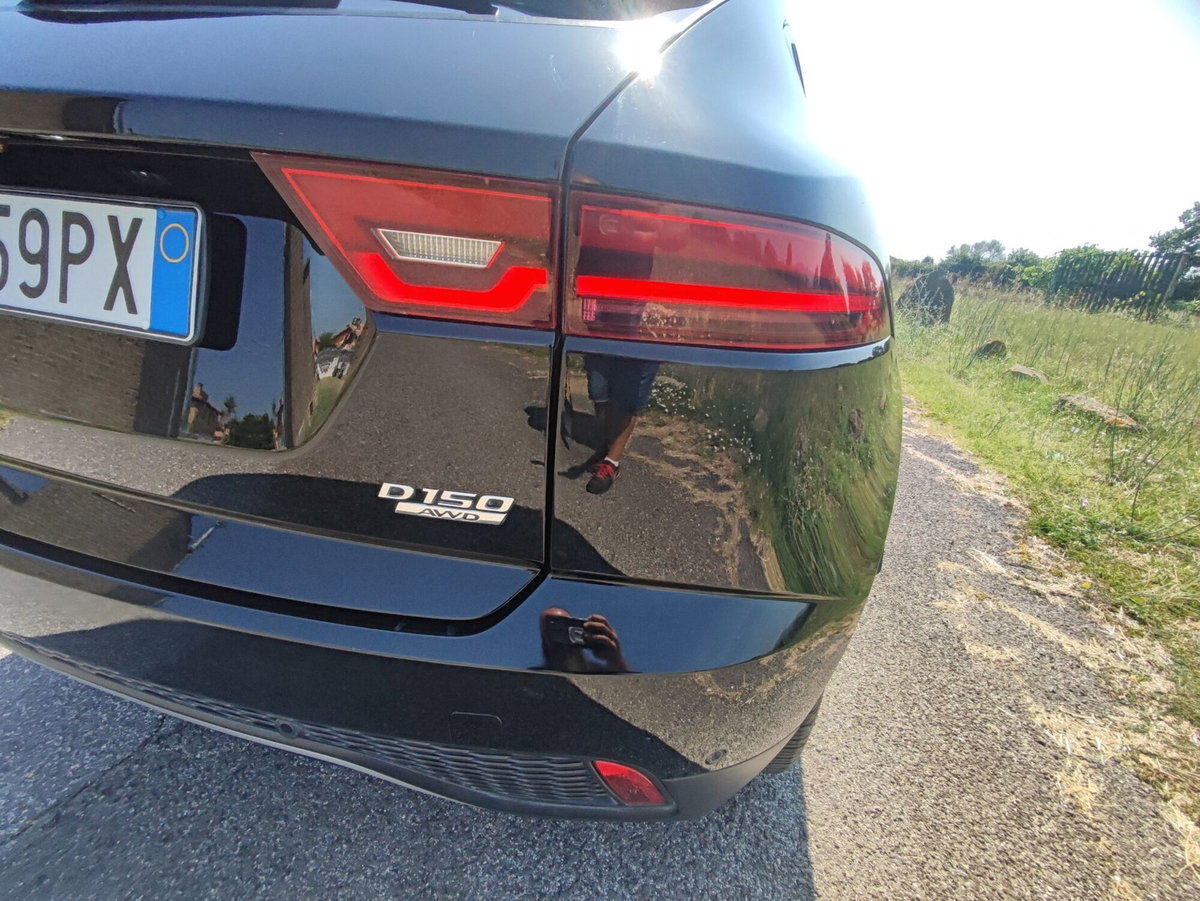 Jaguar E-Pace 2.0D 150 CV AWD aut. R-Dynamic (8)