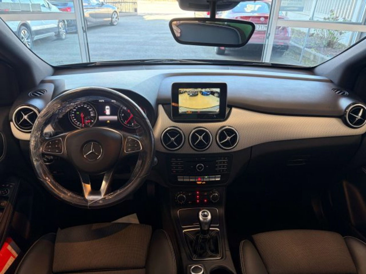 Mercedes-Benz Classe B 180 d Premium (9)
