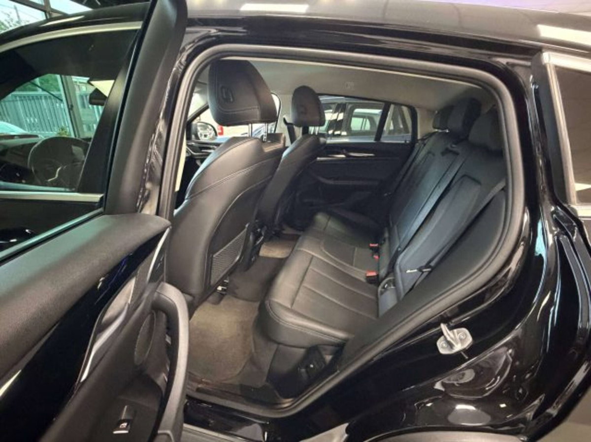 BMW X4 xdrive20d mhev 48V auto (9)