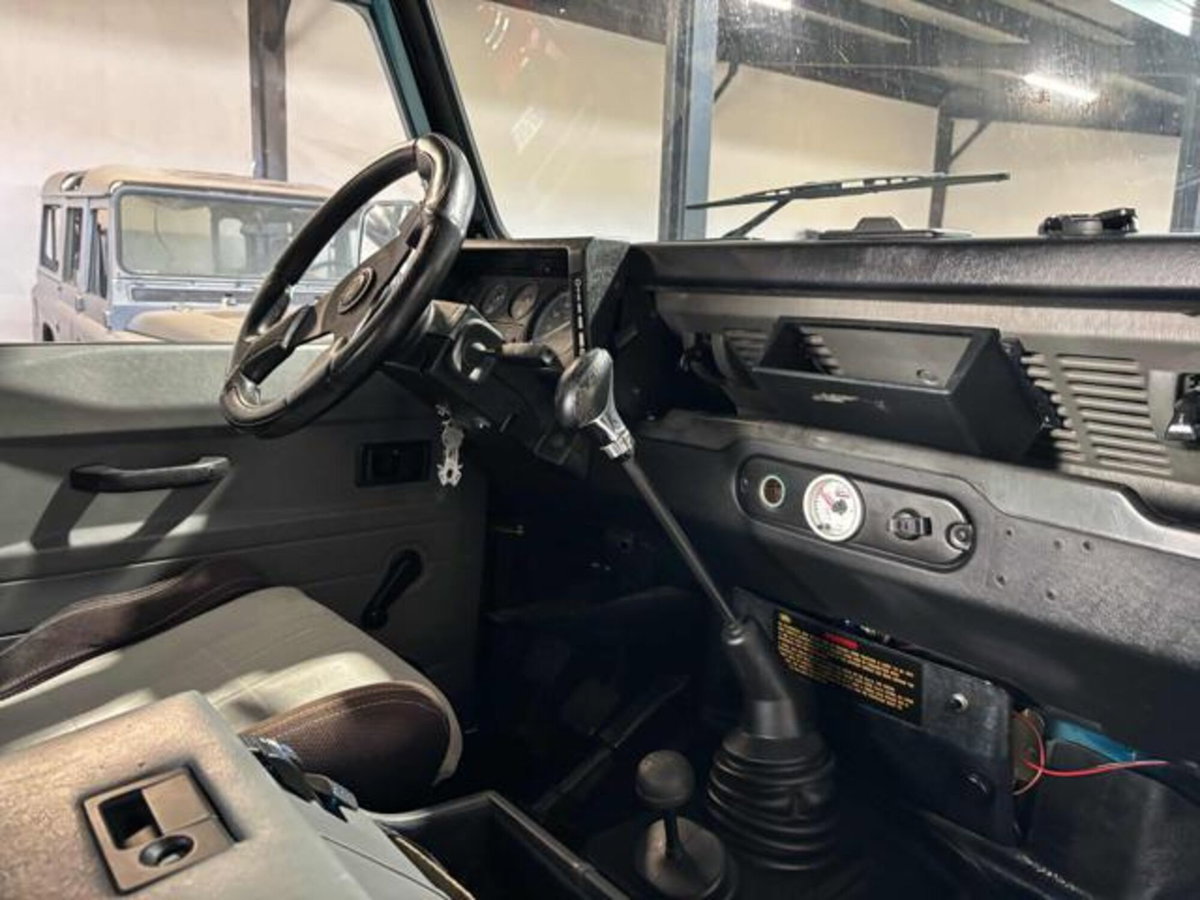 Land Rover Defender 90 2.5 Td5 Soft-Top (16)