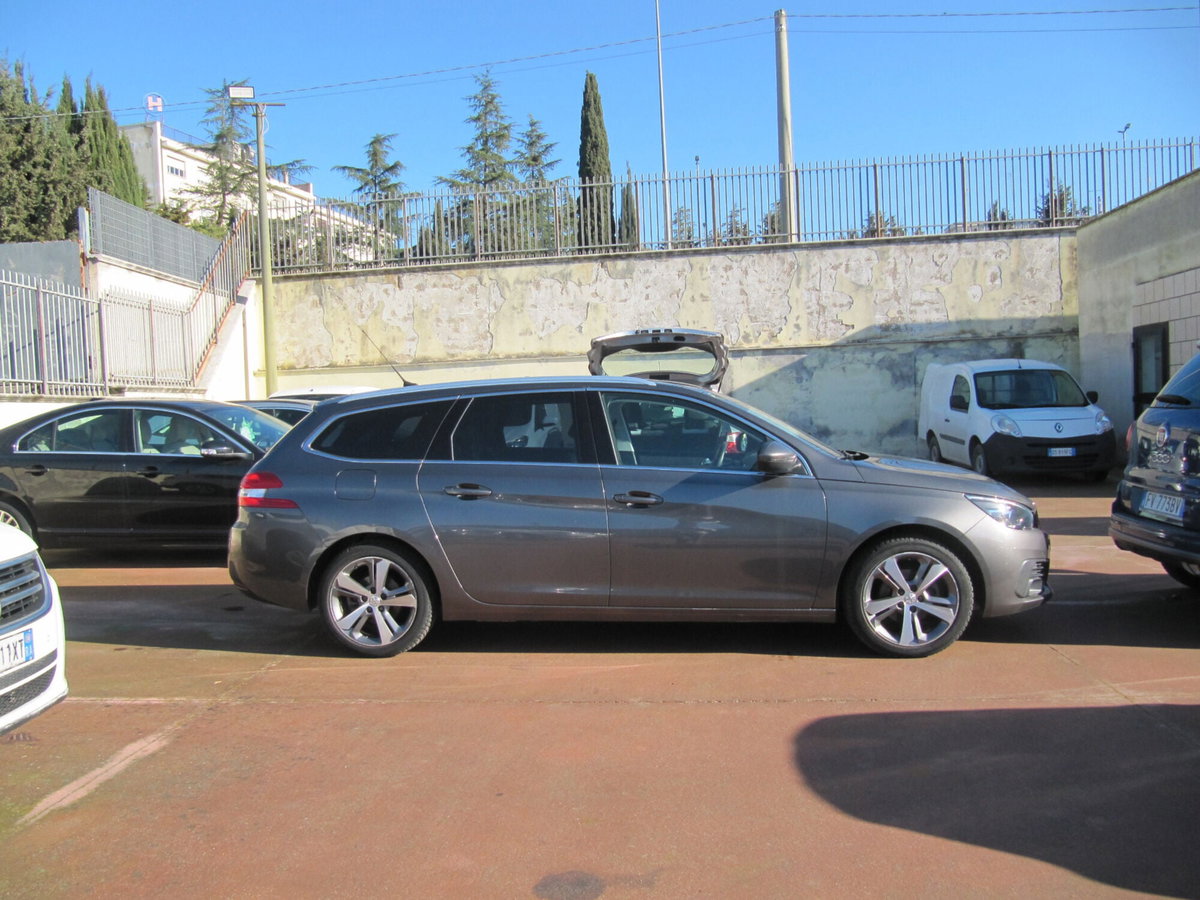 Peugeot 308 SW BlueHDi 130 S&S Allure
