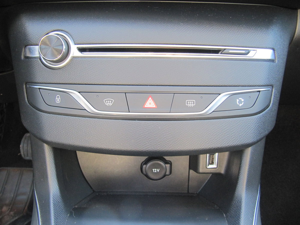 Peugeot 308 SW BlueHDi 130 S&S Allure (8)