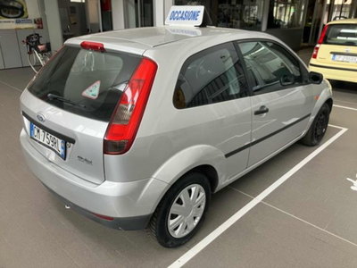 Ford Fiesta 1.2 16V 3p. Ambiente (4)