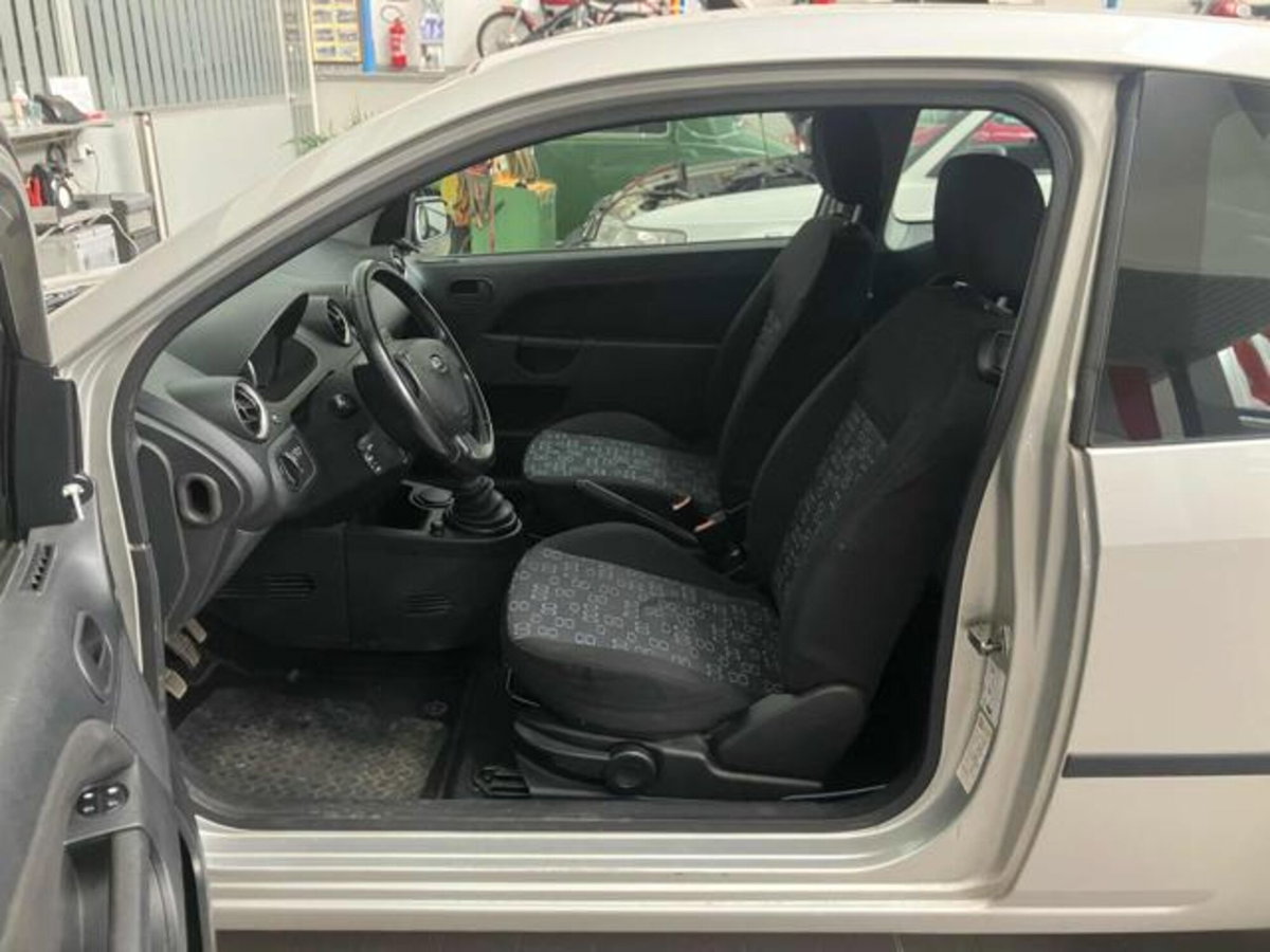 Ford Fiesta 1.2 16V 3p. Ambiente (5)