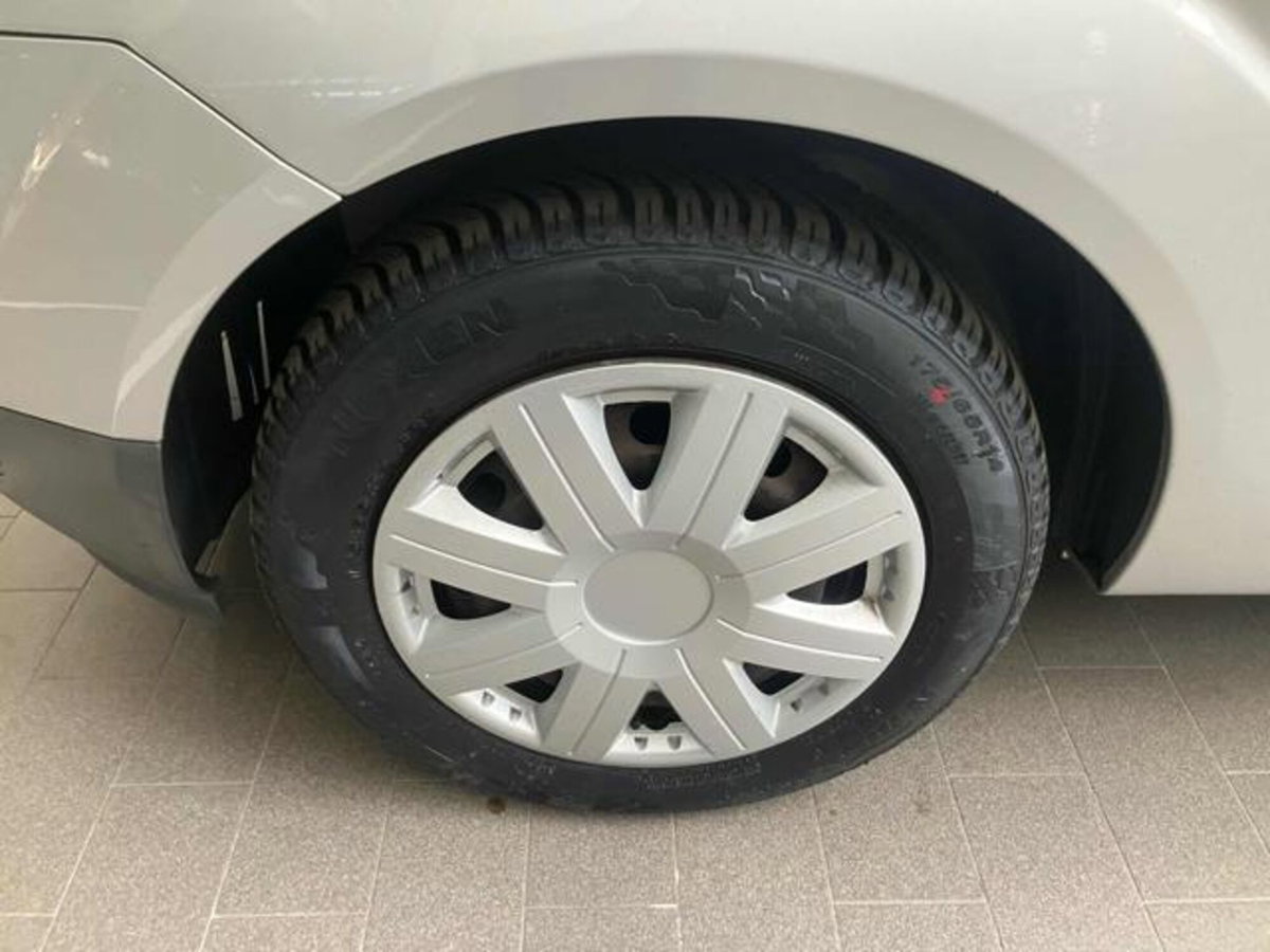 Ford Fiesta 1.2 16V 3p. Ambiente (6)