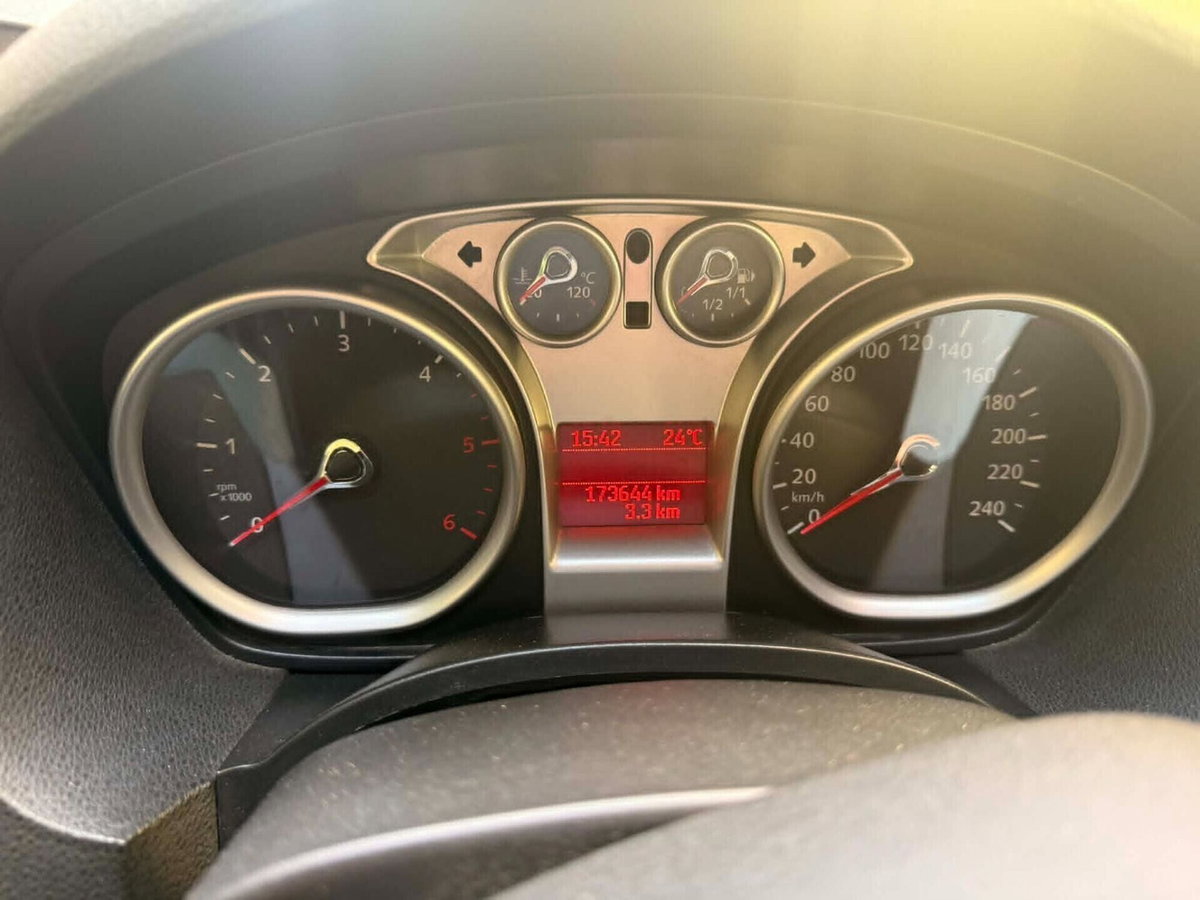 Ford Kuga 2.0 TDCi 136 CV 4WD Titanium DPF (4)