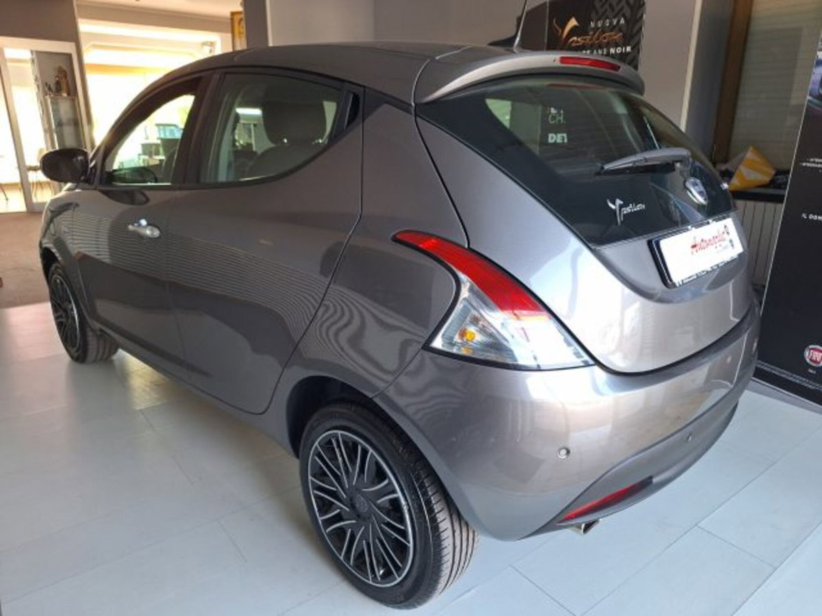 Lancia Ypsilon 1.0 FireFly 5 porte S&S Hybrid Gold Plus (3)