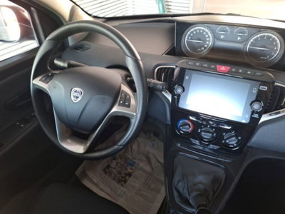 Lancia Ypsilon 1.0 FireFly 5 porte S&S Hybrid Gold Plus (6)