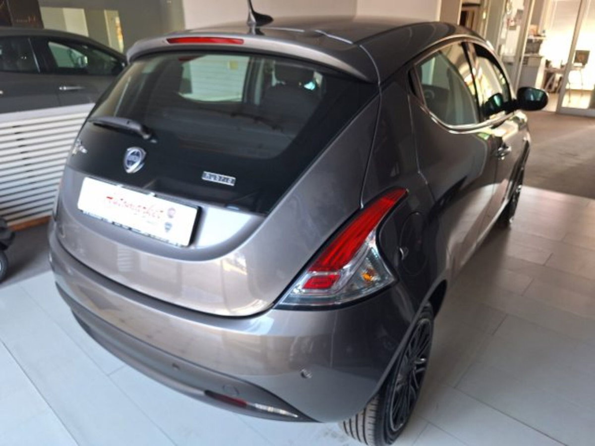 Lancia Ypsilon 1.0 FireFly 5 porte S&S Hybrid Gold Plus (7)
