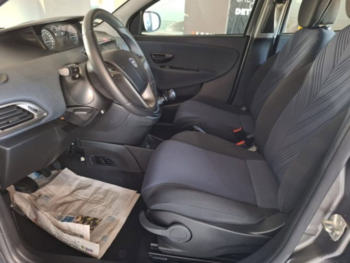 Lancia Ypsilon 1.0 FireFly 5 porte S&S Hybrid Gold Plus (9)
