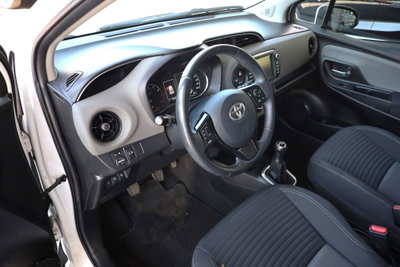 Toyota Yaris 1.0 5 porte Active (10)