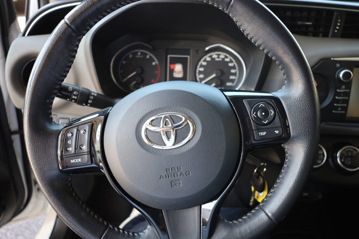 Toyota Yaris 1.0 5 porte Active (12)