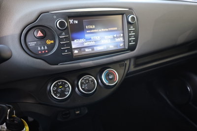 Toyota Yaris 1.0 5 porte Active (15)