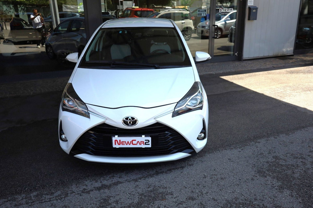 Toyota Yaris 1.0 5 porte Active (2)