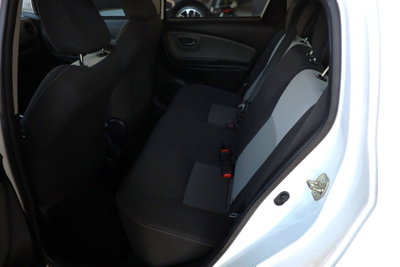 Toyota Yaris 1.0 5 porte Active (8)