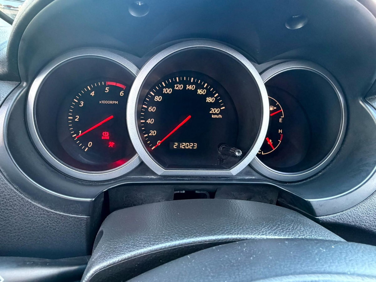 Suzuki Grand Vitara 1.9 DDiS 3 porte Offroad (13)